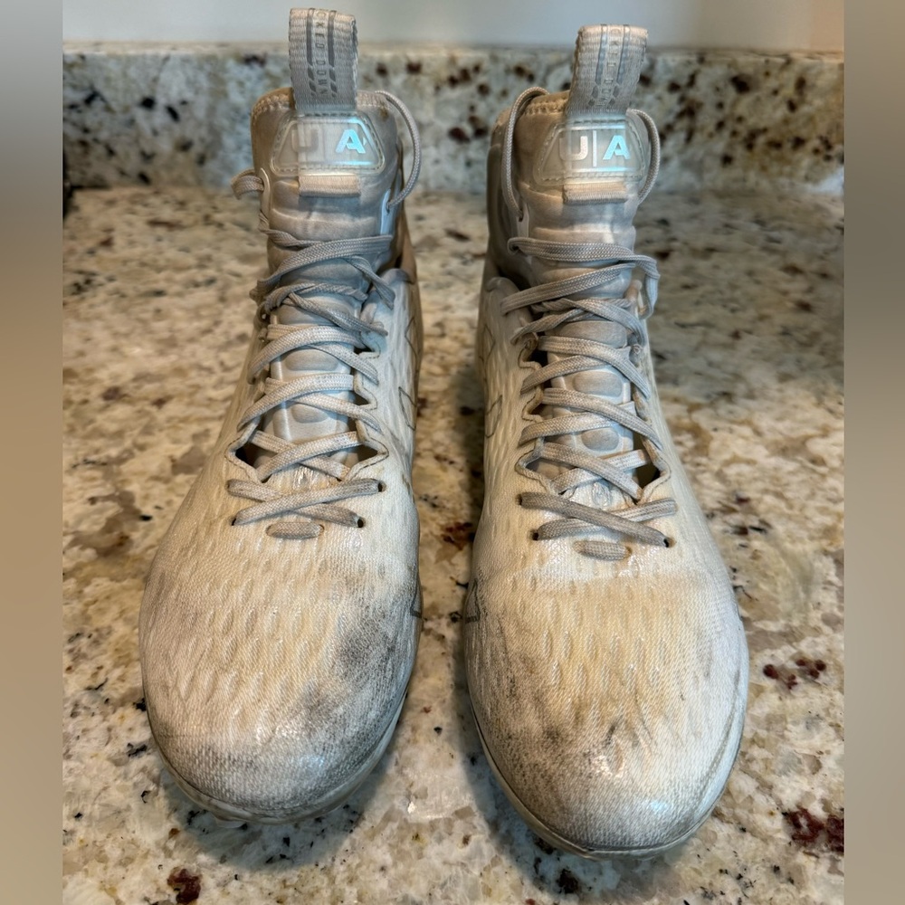 Under Armour Spotlight Lux MC 2.0, Size 10